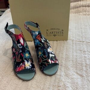 L'ATISTE Women's Multicolor Floral Sandals